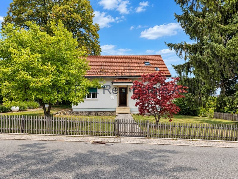 Charmantes Einfamilienhaus mit ausreichend Platz und gepflegtem Grundstück