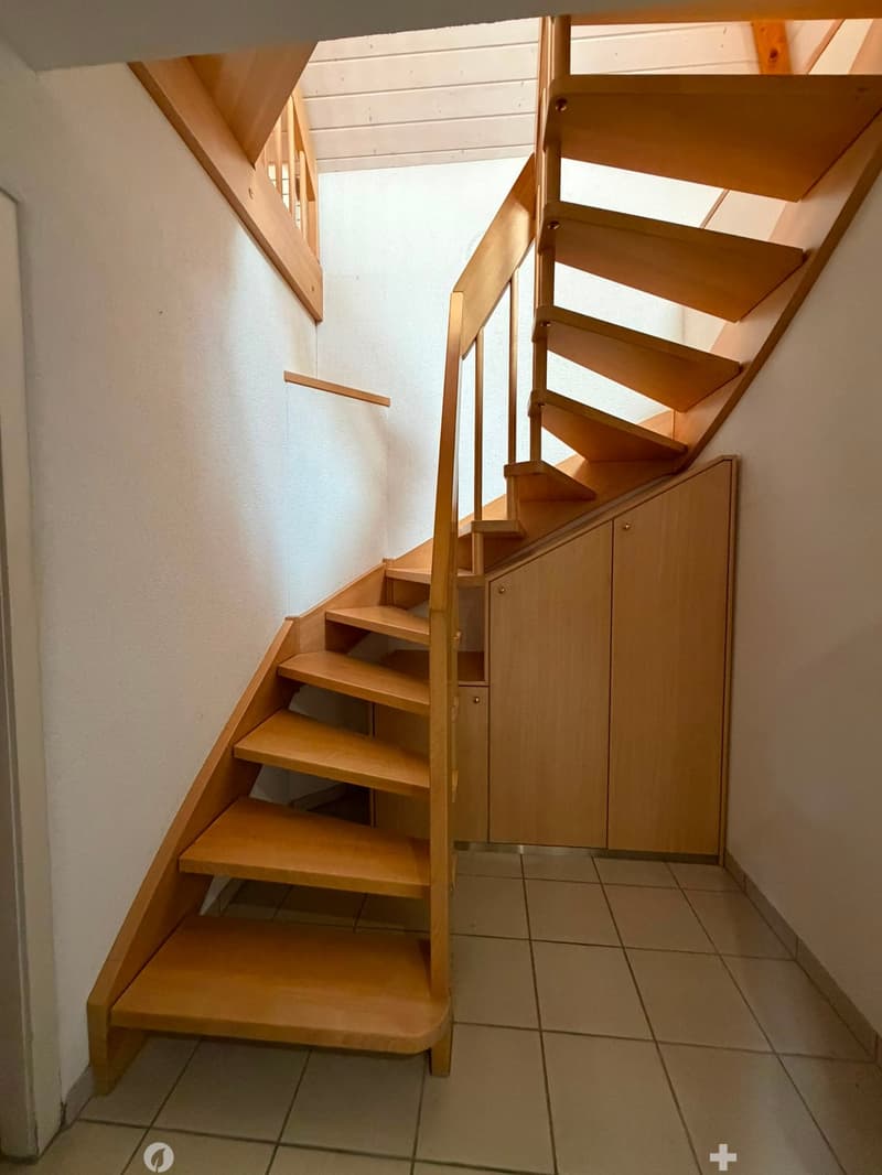 Charmantes Dachwohnung mit 4 Zimmern in Biel/Bienne (5)