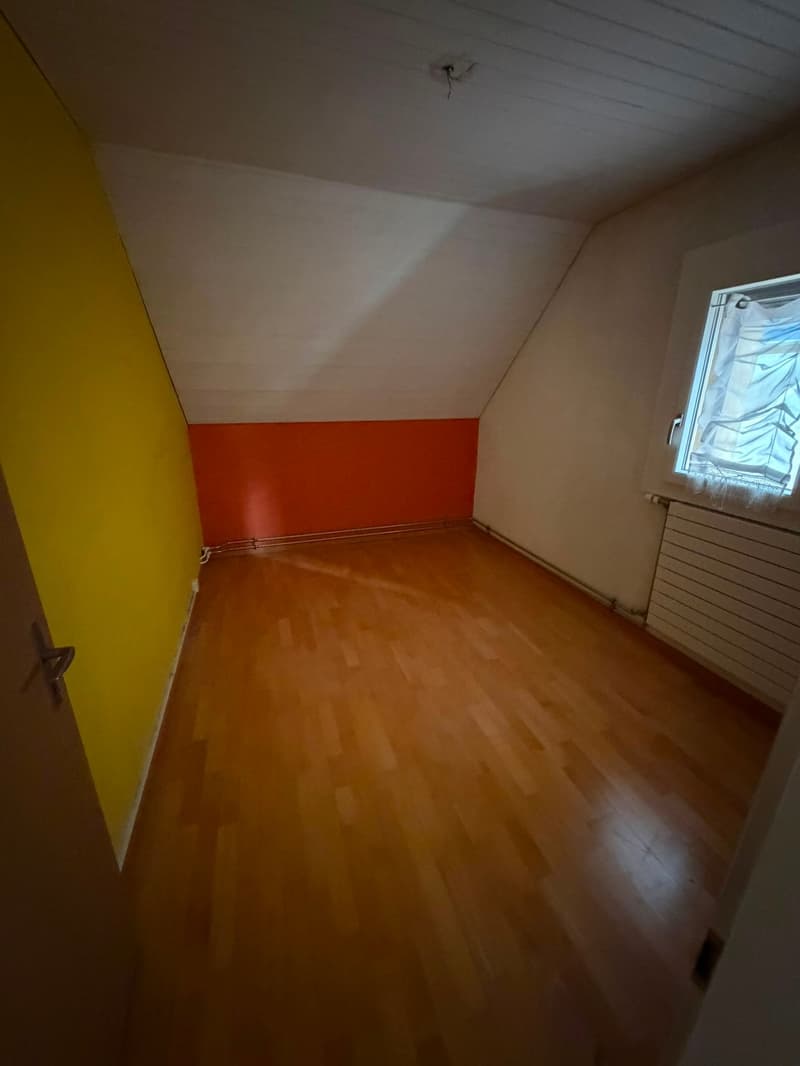 Charmantes Dachwohnung mit 4 Zimmern in Biel/Bienne (15)