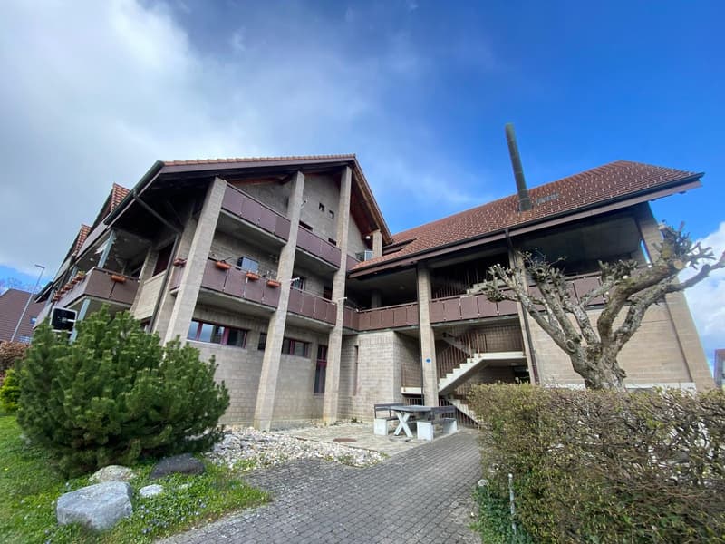 Über 5 % Bruttorendite – Attraktive Duplexwohnung mit Balkon in Müntschemier (1)