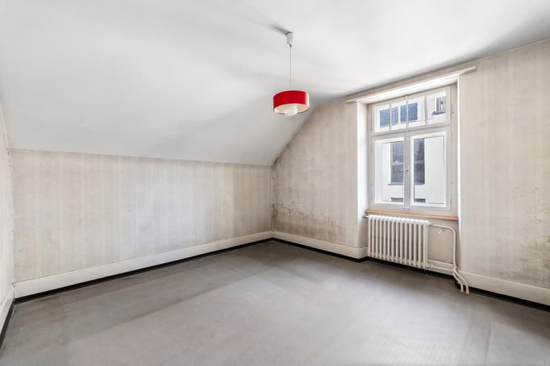 empty room, white ceiling, grey floor, red lamp, radiator by window
