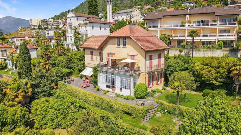 Villa, due case e terreno edificabile di 4'914 m2 con vista lago / Villa, zwei Häuser und 4'914 m2 Bauland mit Seesicht (3)