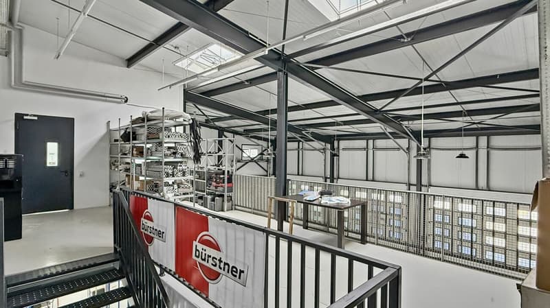 Contone - Edificio commerciale con showroom in posizione strategica / Gewerbegebäude mit Showroom in bester Lage (15)