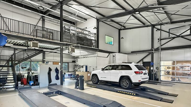 Contone - Edificio commerciale con showroom in posizione strategica / Gewerbegebäude mit Showroom in bester Lage (13)