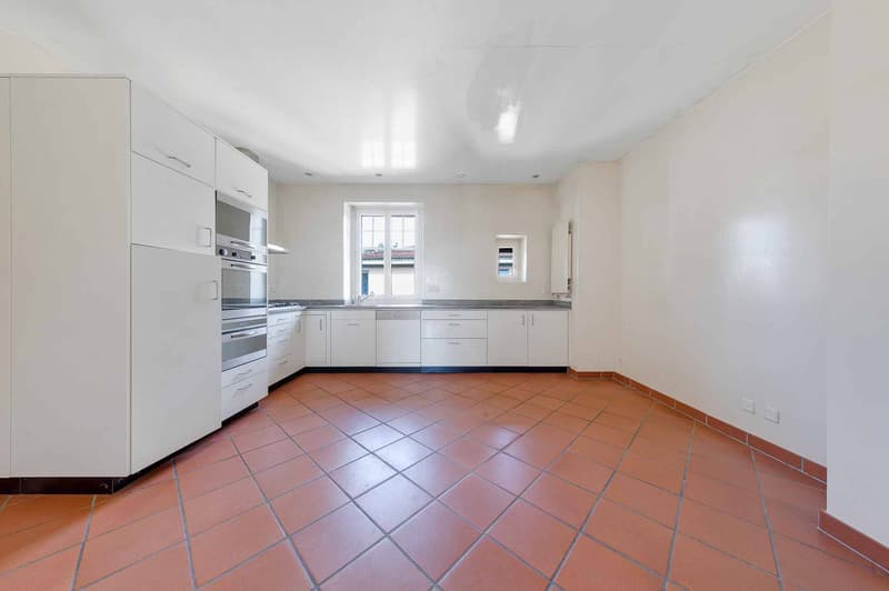 Appartement d'exception au dernier étage avec 2 balcons, à deux pas d'Ouchy (5)