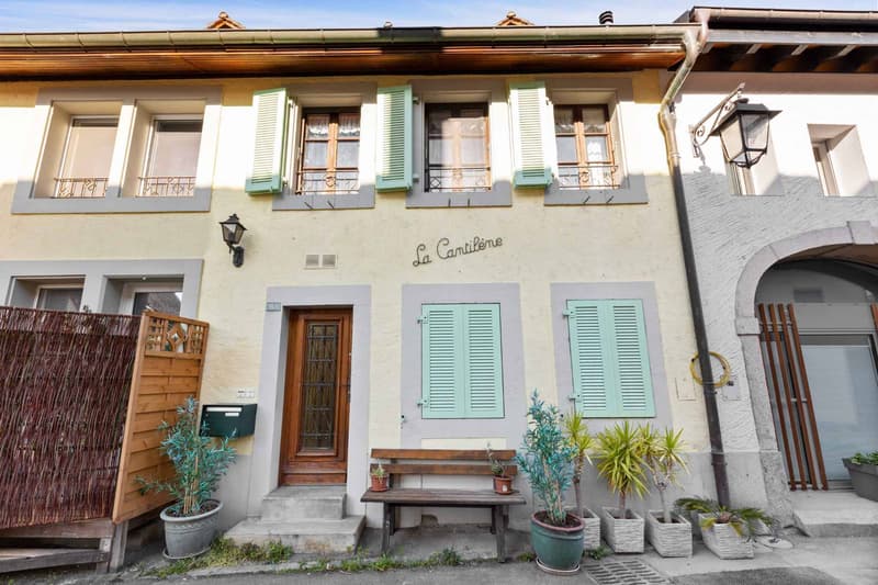 Casa di villaggio con 4.5 locali nel vecchio borgo di Denges (1)
