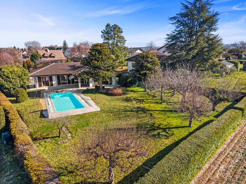 Casa unifamiliare a piano unico con piscina e grande potenziale di ristrutturazione (2)