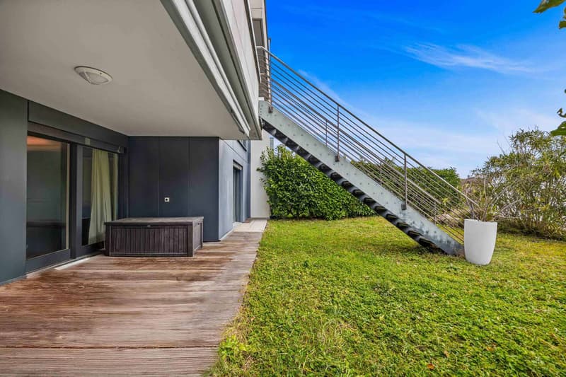 Contemporary 4.5-room duplex with balcony and garden (12)