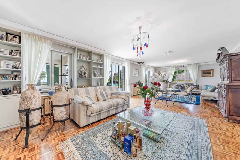 Beautiful individual villa of 290 m² with swimming pool (5)