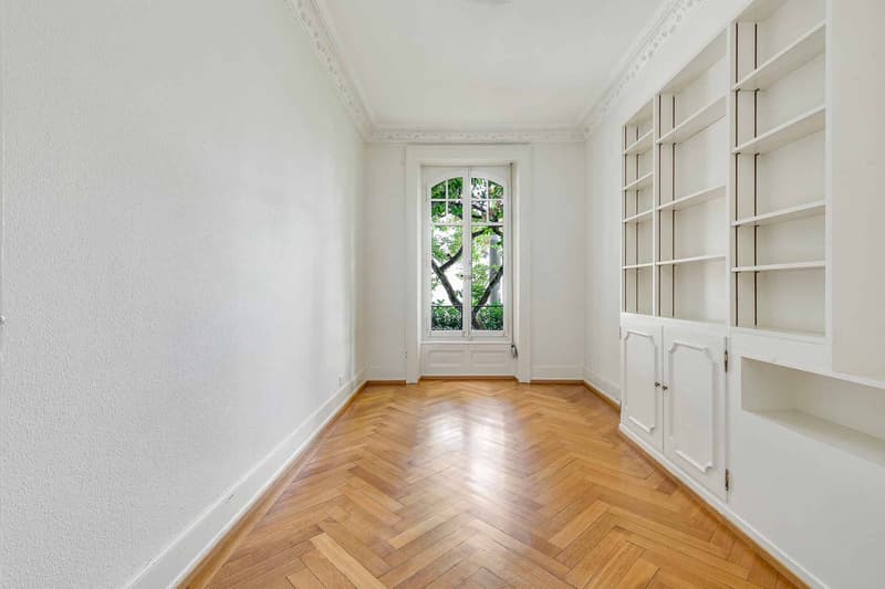 Exceptional Haussmannian apartment of 155m2 with garden. (7)