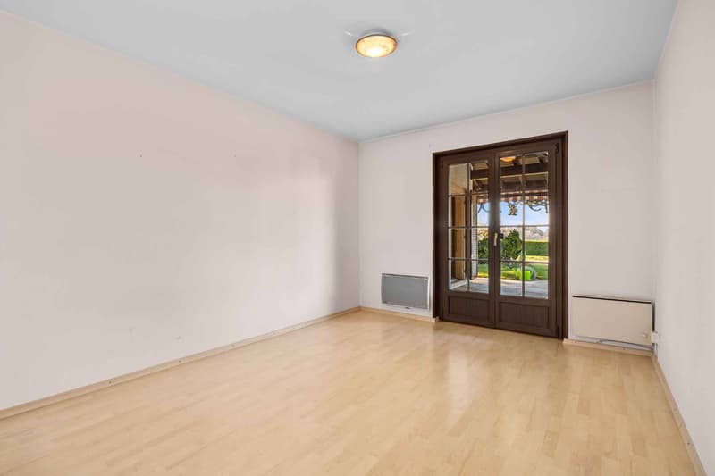 Family property of high standing in a privileged environment in Sullens (9)