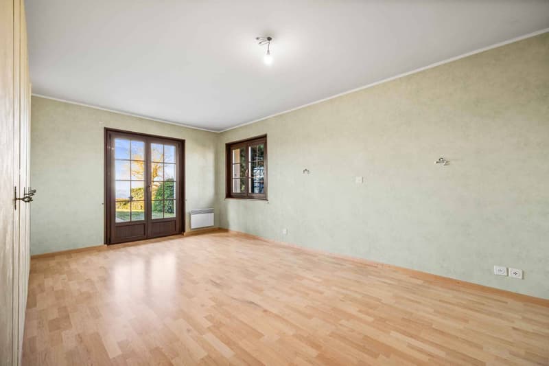 Family property of high standing in a privileged environment in Sullens (7)