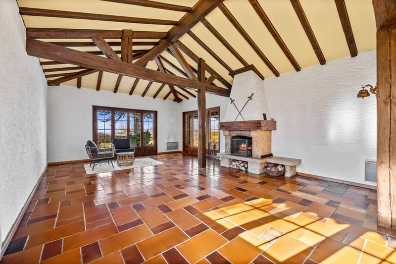 Family property of high standing in a privileged environment in Sullens (4)