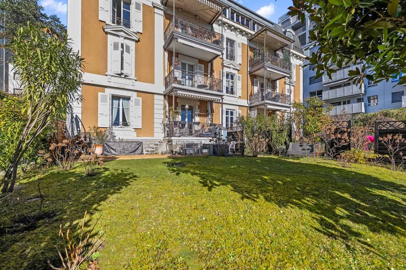 At the city gates: Beautiful 4.5-room apartment with private garden (2)