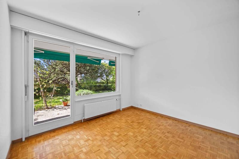 Spacious 4.5-room apartment with garden in Pully (9)