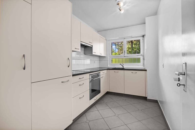 Spacious 4.5-room apartment with garden in Pully (5)