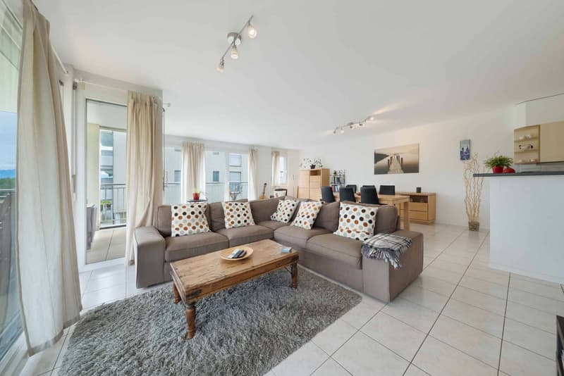 Apartment with 4.5 rooms located five minutes walk from the lake shore (3)
