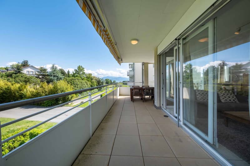 Apartment with 4.5 rooms located five minutes walk from the lake shore (11)