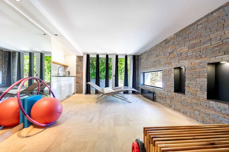 Prestigious residence nestled in a residential area (9)