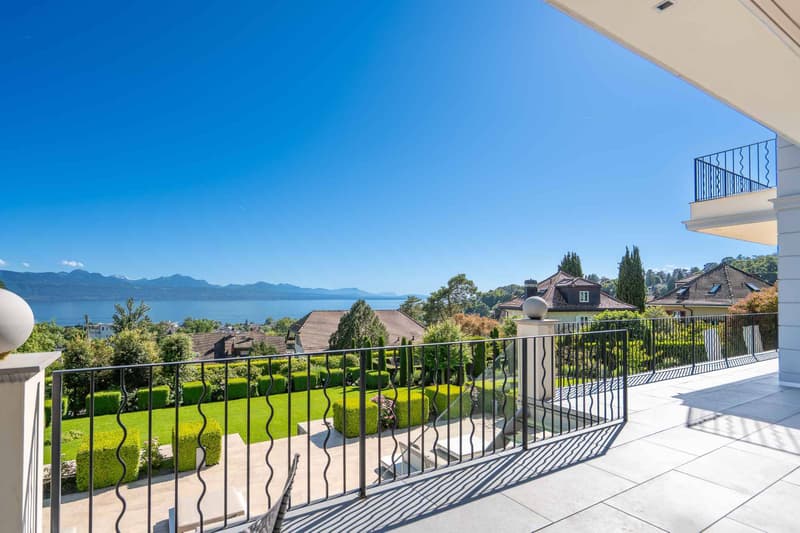 Prestigious residence nestled in a residential area (2)