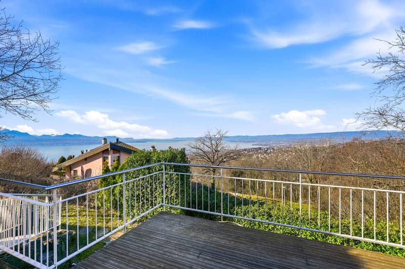 Villa von Ausnahme mit Pool und atemberaubendem Blick auf den See (7)