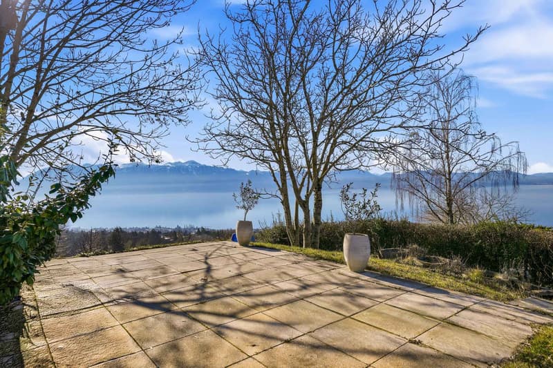 Villa von Ausnahme mit Pool und atemberaubendem Blick auf den See (1)