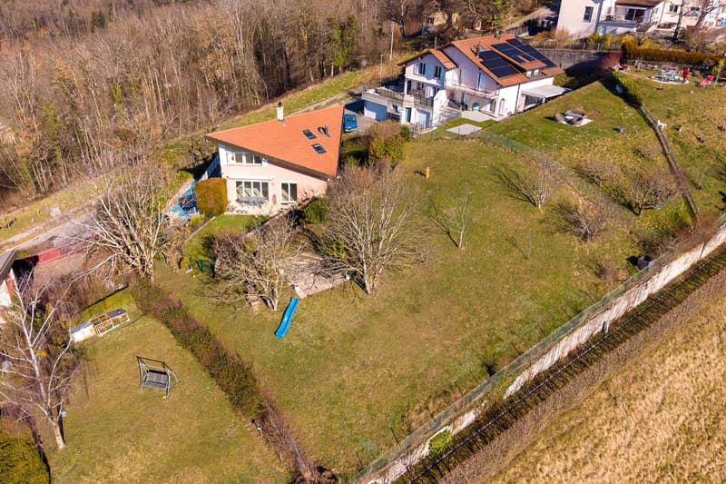 Villa von Ausnahme mit Pool und atemberaubendem Blick auf den See (12)