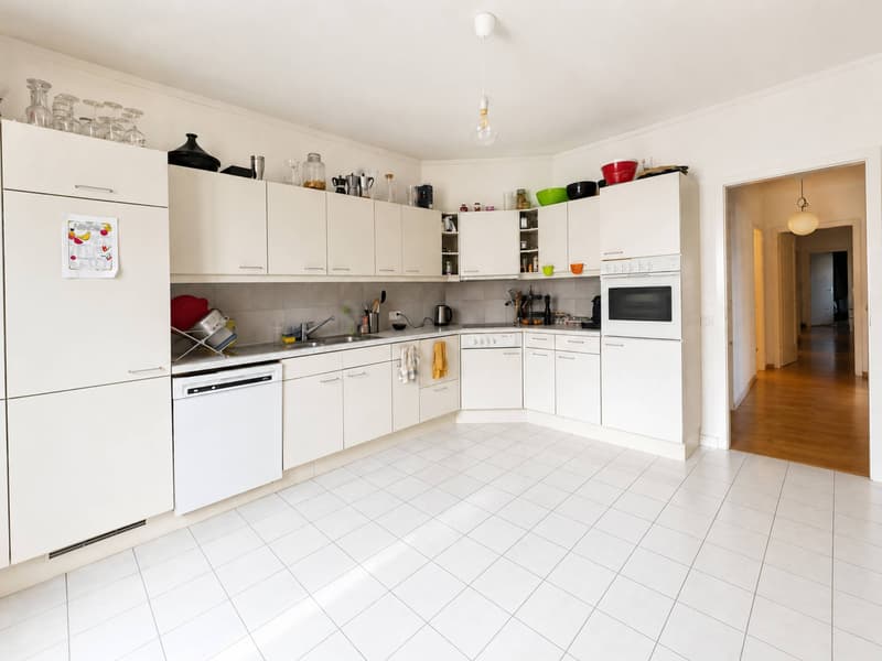 Charming 5.5-room apartment in the heart of the Sous-Gare district in Lausanne (4)