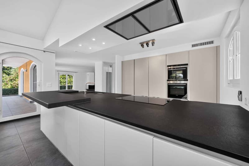 A rare villa with Mediterranean charm (5)