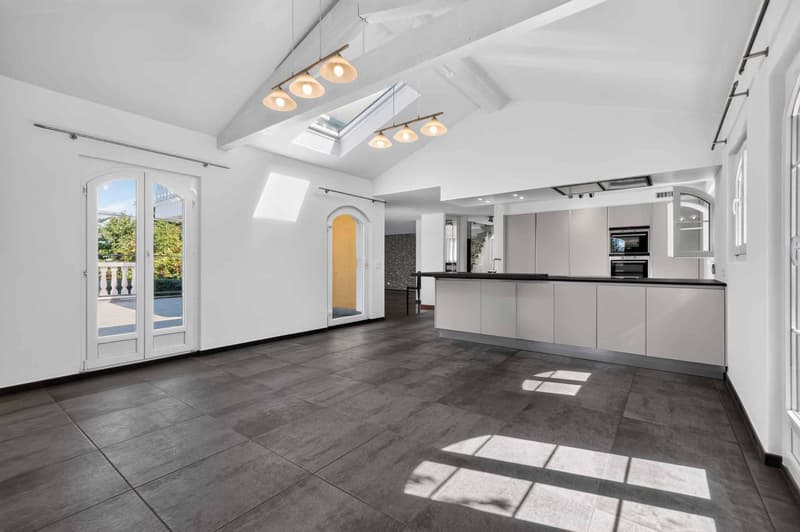 A rare villa with Mediterranean charm (3)