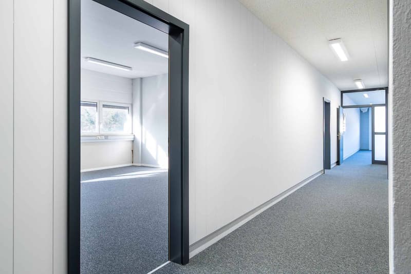 Uffici funzionali di 219 m² nella zona industriale con accesso rapido alle autostrade (4)