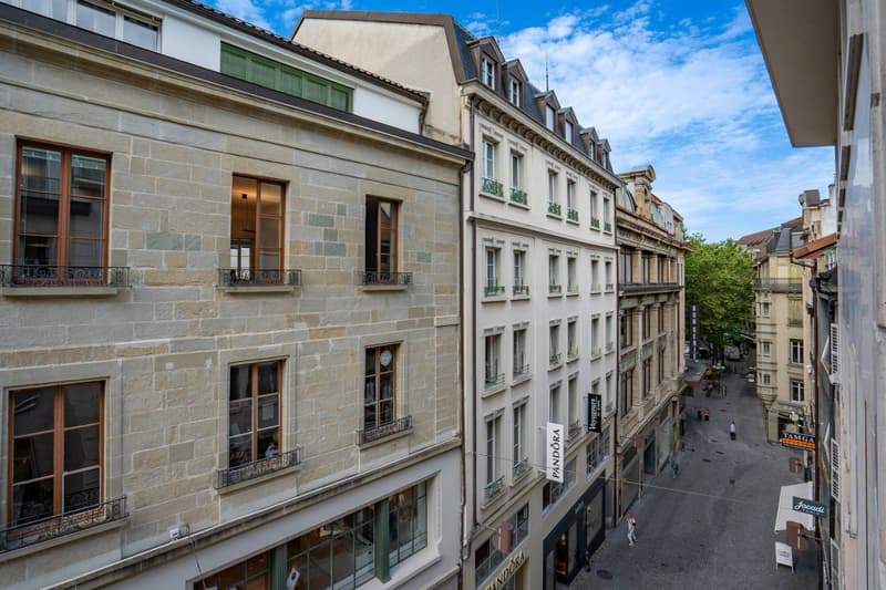 Center of Lausanne on a pedestrian street, very beautiful modular space of 135 m2 in height (2)