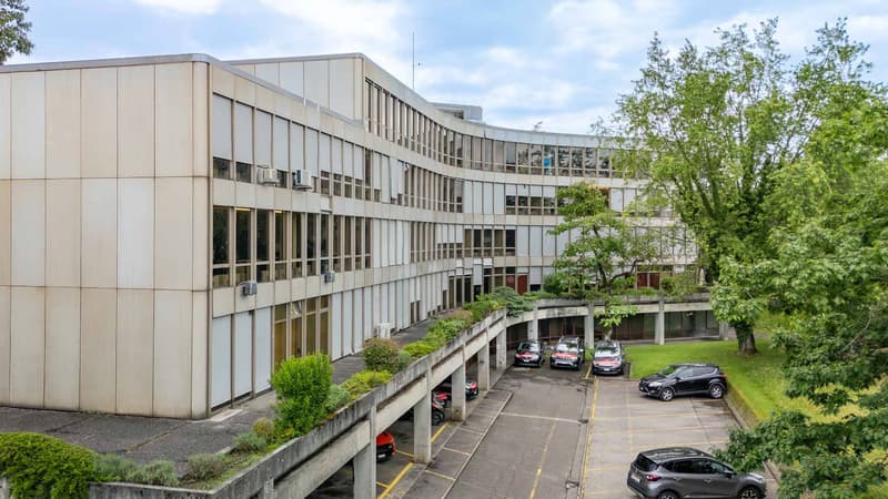 Des bureaux adaptés à votre croissance avec cafétéria et salle de réunion (3)