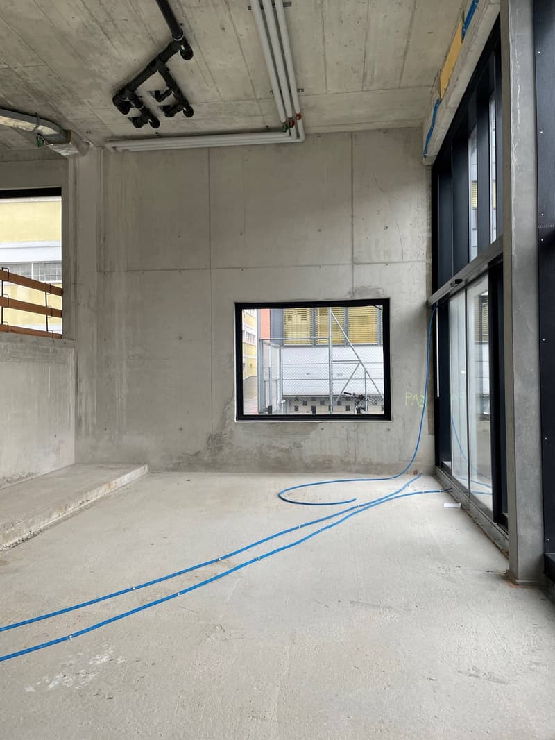 Unique and bright space of 99 m2 on 2 levels: ideal for studio, showroom, office or more! (7)