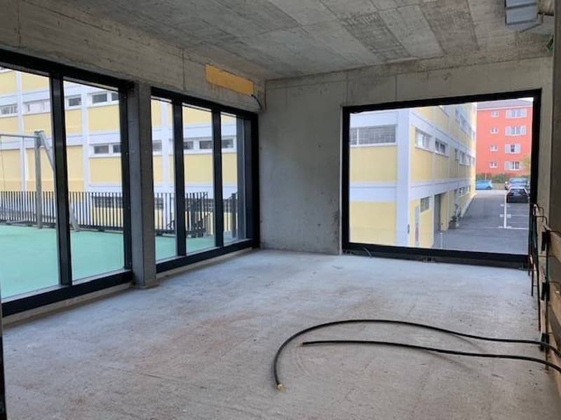 Unique and bright space of 99 m2 on 2 levels: ideal for studio, showroom, office or more! (4)