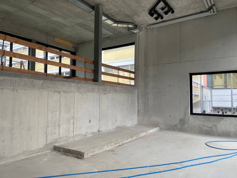 Unique and bright space of 99 m2 on 2 levels: ideal for studio, showroom, office or more! (5)