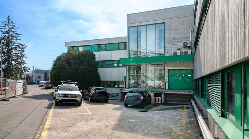 Locaux commerciaux dès 33 m² à prix attractifs Accès rapide à l'autoroute (2)