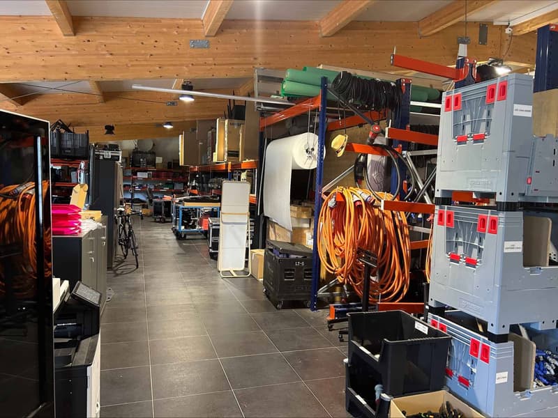 Atelier-stockage de 640 m² avec places de parc à disposition (5)
