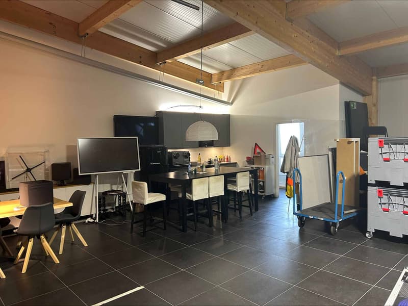Atelier-stockage de 640 m² avec places de parc à disposition (6)