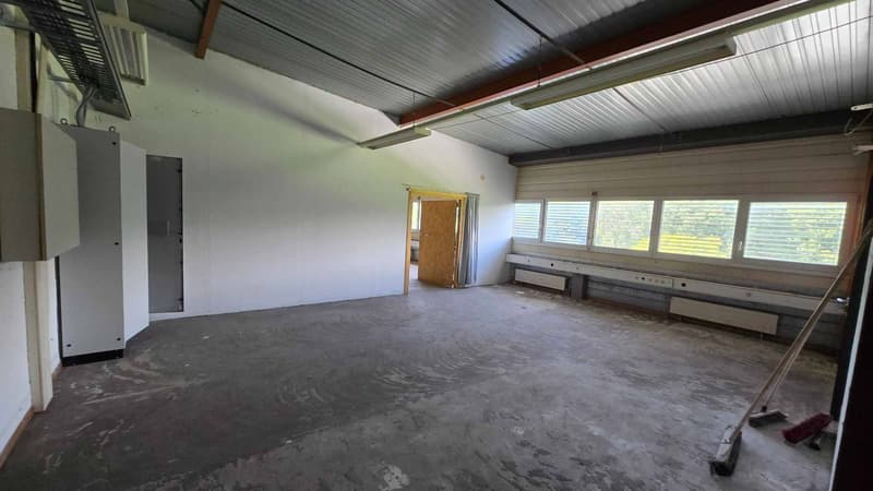 Fläche für Atelier-Showroom ideal in der Peripherie von Bussigny gelegen (4)