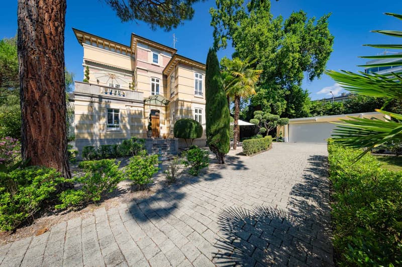 Exceptional property just two steps from the lake (1)