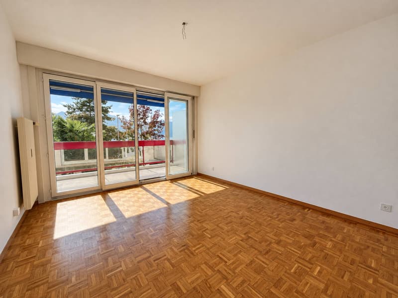 Spacieux 2.5 pièces avec balcon et vue sur le lac (4)