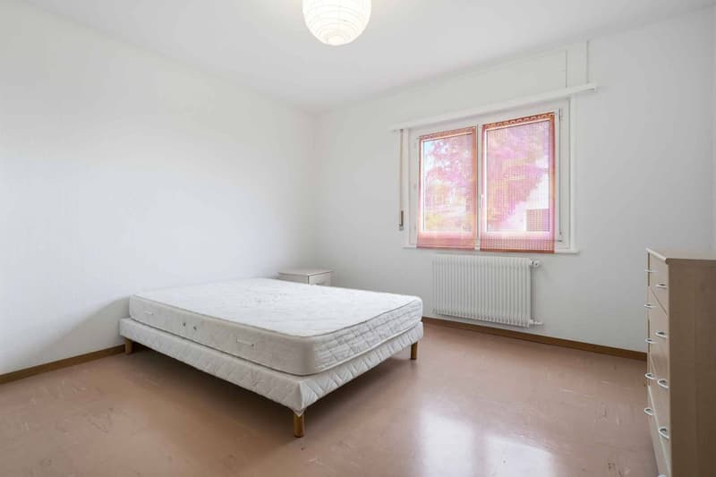 Charmant appartement meublé avec balcon et vue sur le lac (5)