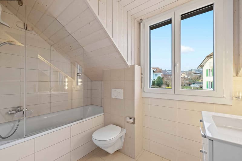 Villa mitoyenne de 5 pièces rénovée avec jardin Yens (8)