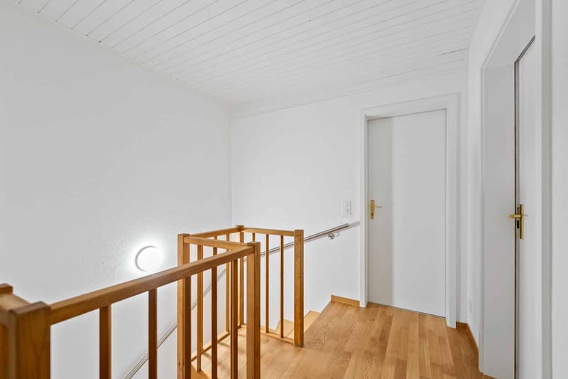 Villa mitoyenne de 5 pièces rénovée avec jardin Yens (5)
