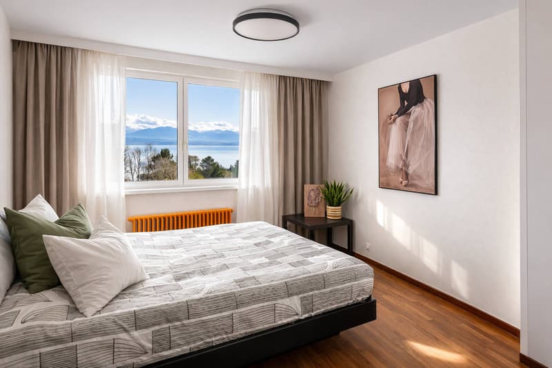 Villa bathed in light with breathtaking views of the lake (8)