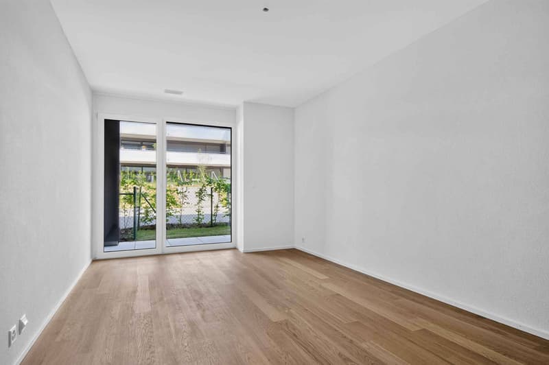 Eleganza contemporanea e giardino privato, a due passi dal lago (11)