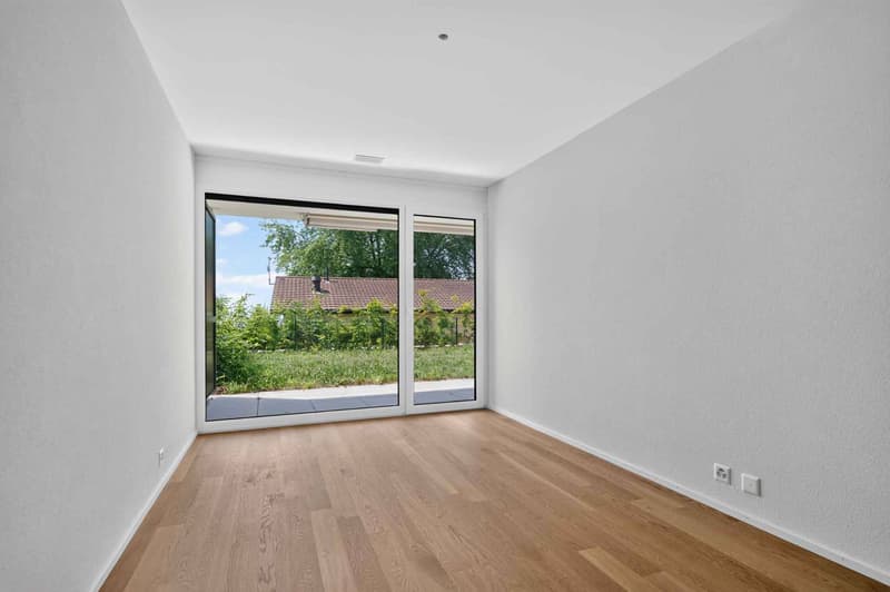 Eleganza contemporanea e giardino privato, a due passi dal lago (10)