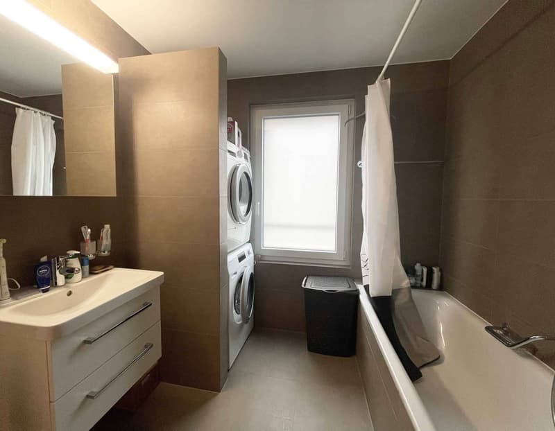 Appartamento 4.5 locali di alta qualità a Lonay, calmo, balcone e vista sul lago (11)