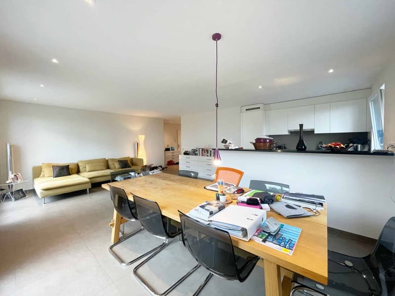 Appartamento 4.5 locali di alta qualità a Lonay, calmo, balcone e vista sul lago (4)